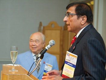 Dr. Nikhil Bhatt introduces Dr. Eiji Yanagisawa during the reception.