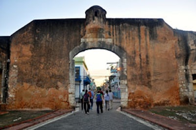 Morning walk in Santo Domingo to Hospital de Padre Billini.
