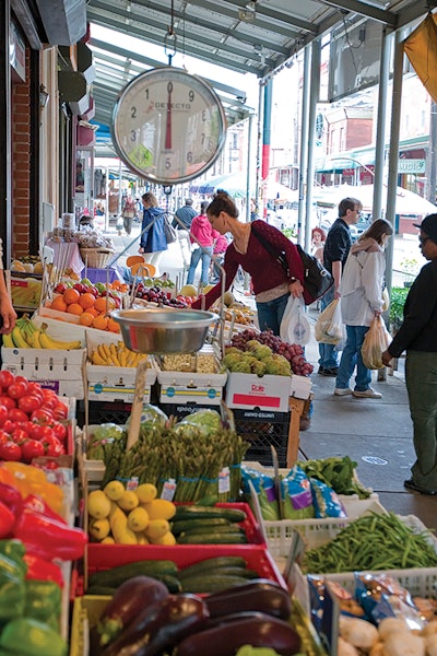 Italian Market Photo Credit: Edward Savaria, Jr. for PHLCVB