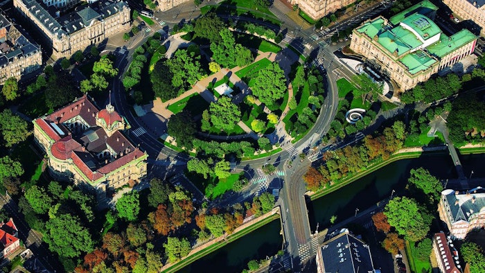 Strasbourg’s Neustadt is unique for its impressive squares and wide, spacious avenues lined with trees.