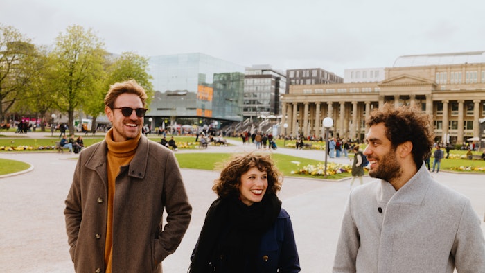 Every year, Schlossplatz, the largest square in Stuttgart Mitte, is home to major outdoor events such as open-air concerts, children’s fairs and the Weihnachten market, including an outdoor ice rink.