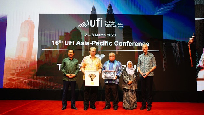 The Opening Ceremony of UFI Asia Pacific Conference 2023 was officiated by YB Dato Sri Tiong King Sing, minister of tourism, arts and culture (MOTAC) Malaysia. He was accompanied by YBhg. Datuk Hajah Seraya Binti Arbi, secretary general of MOTAC; YBhg. Dato’ Sri Dr. Abdul Khani Daud, CEO of MyCEB; Michael Duck, president of UFI; and Kai Hattendorf, managing director/CEO of UFI.