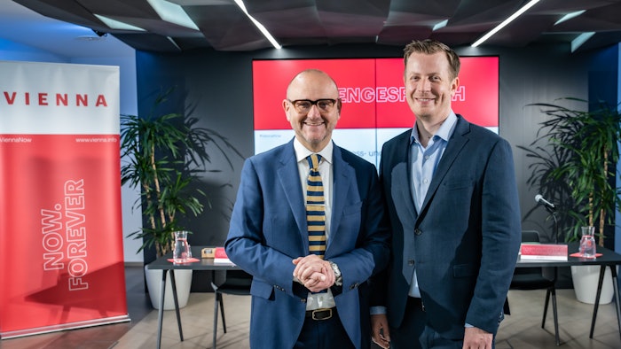 Norbert Kettner, director of the Vienna Tourist Board, and Christian Woronka, head of the Vienna Convention Bureau, present the Vienna Conference Report 2022.