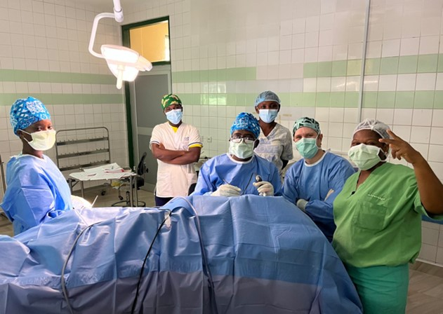 Dr. Appiah-Thompson performing complex otologic surgery alongside Dave J. Crockett, MD, from Phoenix Children&rsquo;s Hospital.