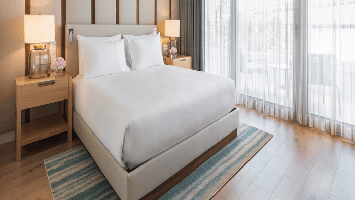 Lisbon’s guestrooms offer guests an upscale and modern experience of Portuguese architecture. Inspired by the famous Portuguese Discoveries and the contemporary influences of Lisbon, rooms feature calming blues and blends of oak wood.