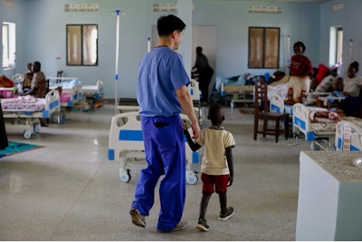 Dr. Chu walking the wards with a future head and neck surgeon.